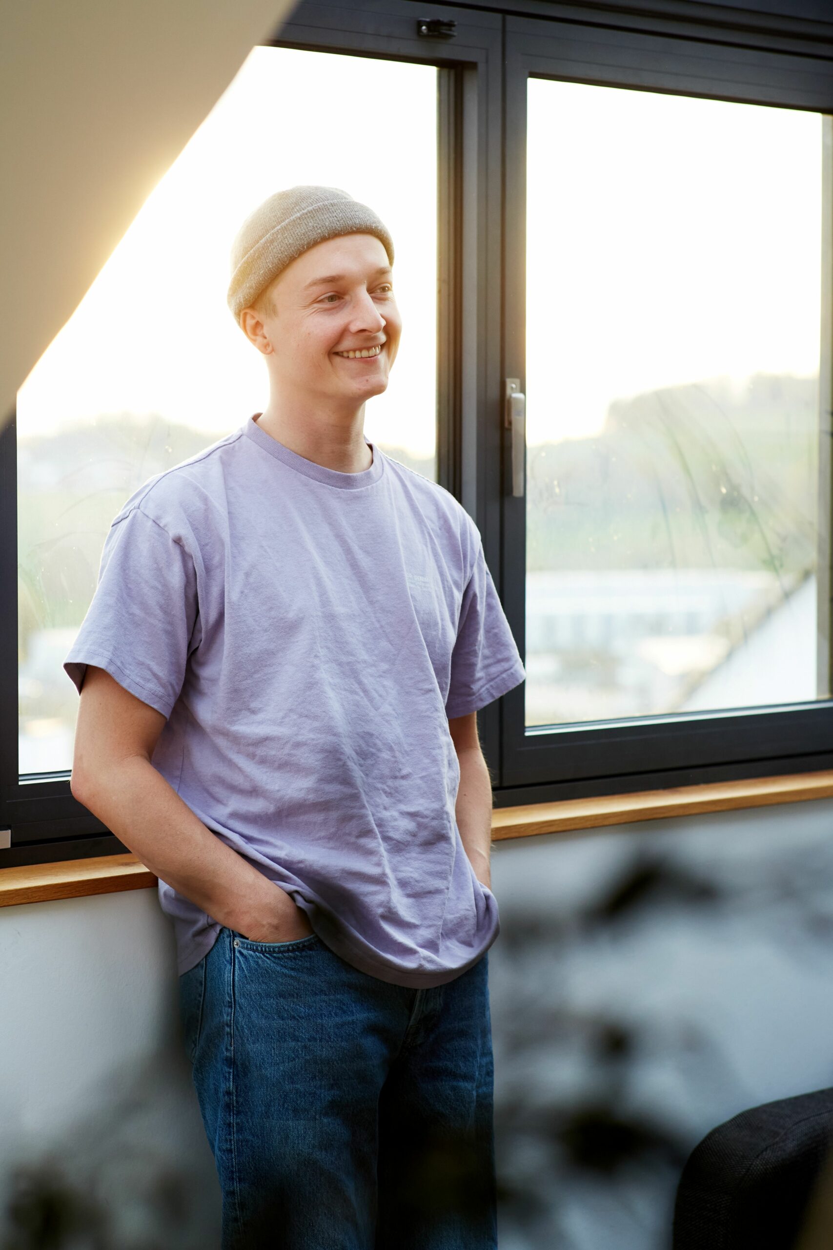 Neugeborenes am Fenster – natürliches Licht